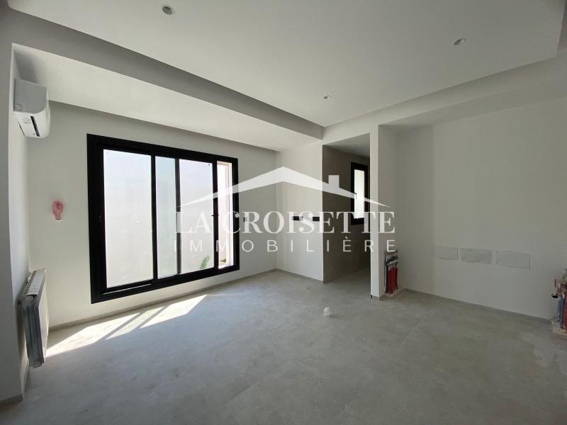 Duplex S+3 avec piscine couverte à Gammarth
